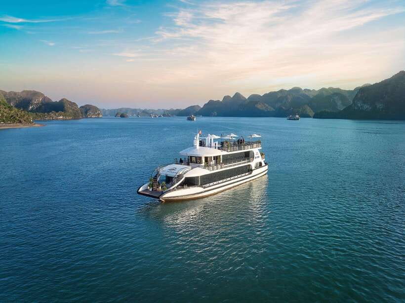 Halong Bay: Luxury Day Cruise with Buffet, Kayak, Swim - Lunch begins the six-hour cruise