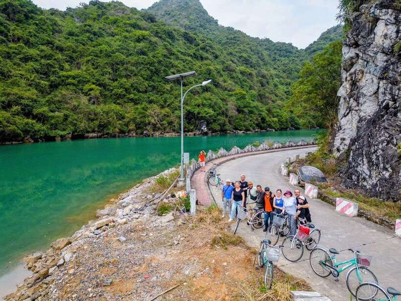 Hanoi: 2-Day Ha Long and Lan Ha Bay Cruise with Kayaking - What the $128 price really covers