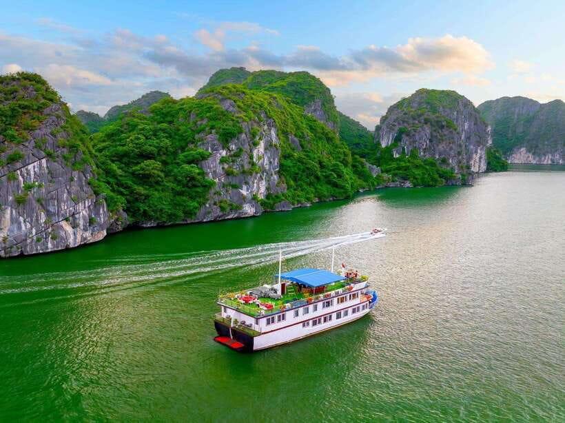 Hanoi: 2-Day Ha Long and Lan Ha Bay Cruise with Kayaking - From Hanoi to Beo Harbor, an early start