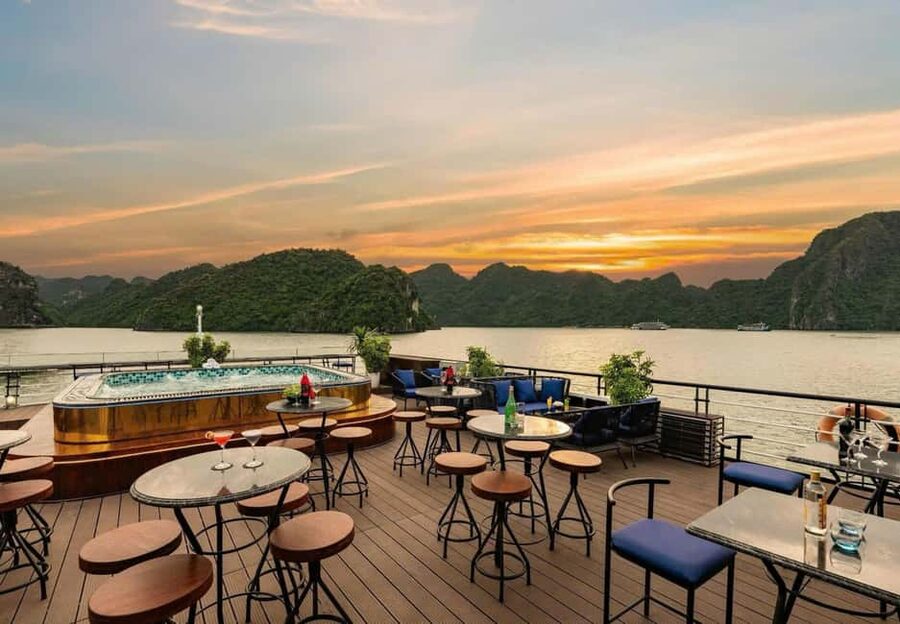 Hanoi: 2-Day Ha Long & Lan Ha Bay 5-Star Boat with Balcony - Lunch with Ha Long Bay views