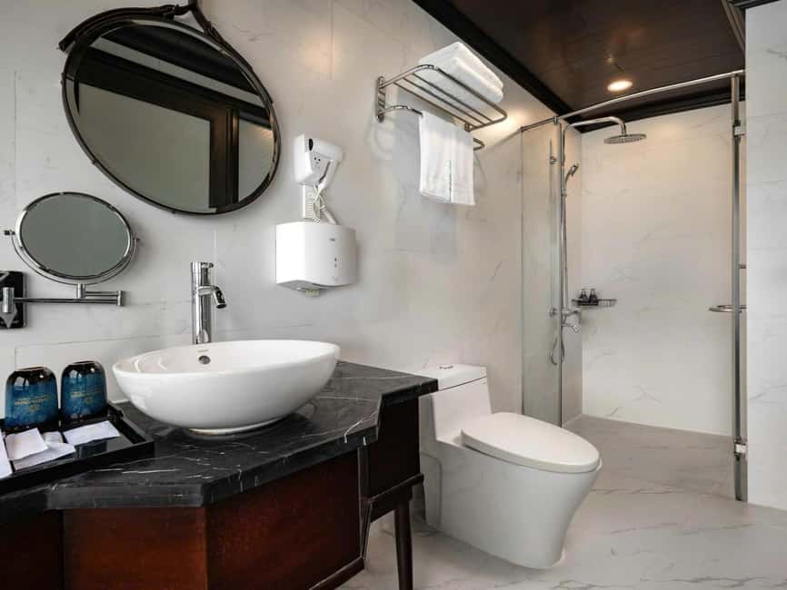 Hanoi: 2-Day Ha Long & Lan Ha Bay 5-Star Boat with Balcony - Kayaking and swimming in Lan Ha Bay