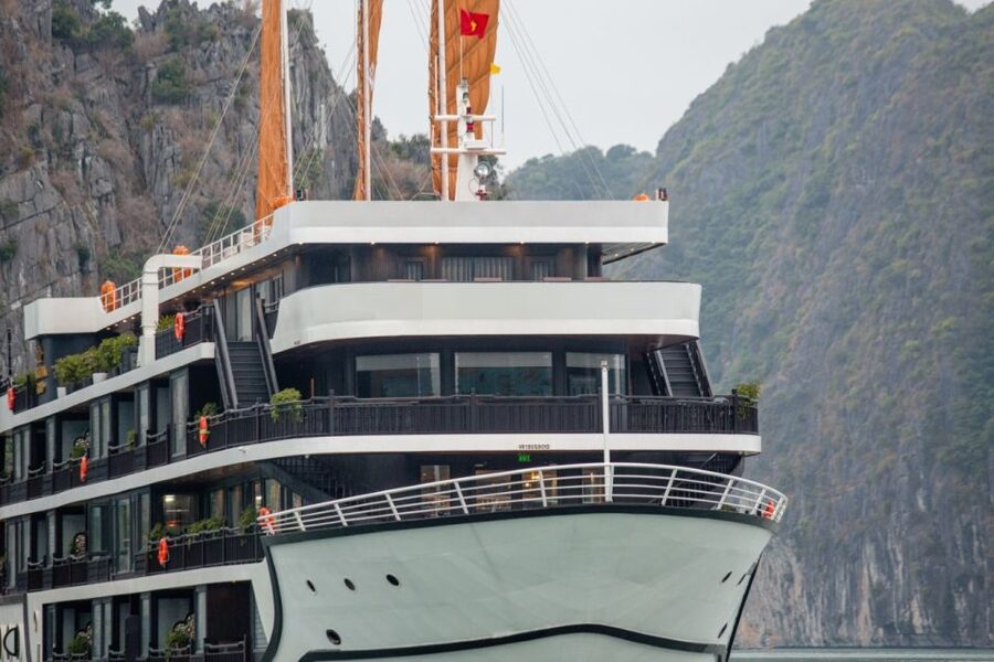 Hanoi: 2-Day Halong & Lan Ha Bay 5-Star Cruise with Balcony - Service, food, and the human side of the trip