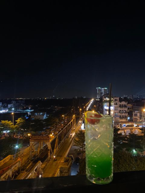 Hanoi: 7 Tastings Street Food Tour with Train Street - Guides make the difference