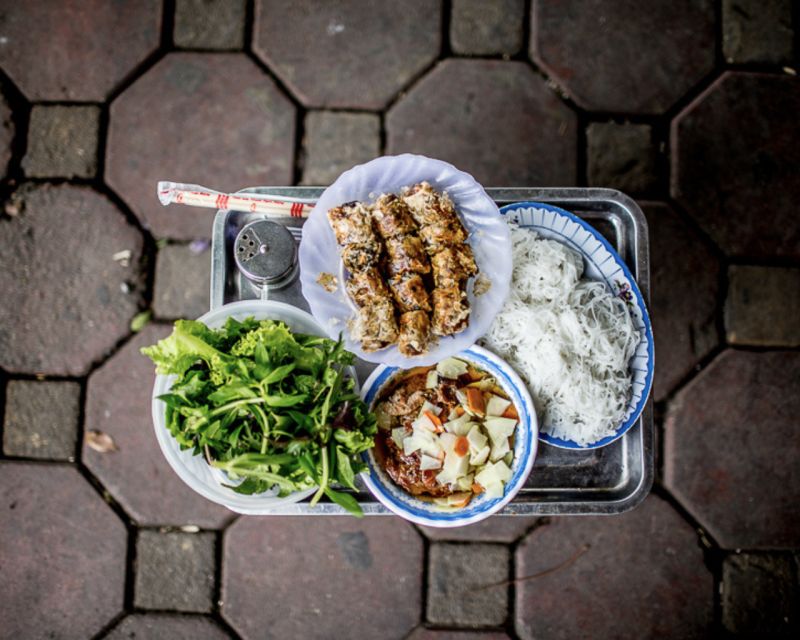 Hanoi: 7 Tastings Street Food Tour with Train Street - Bun cha brings the Hanoi classic