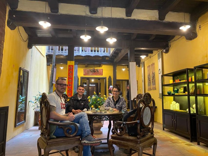 Hanoi: All-in-One Walking Tour Through a Train Street - A communal house and older Hanoi