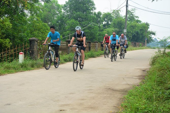 Hanoi Bicycle Tours: Half Day Bicycle Tours Hanoi Countryside - Visiting a family home and bonsai garden