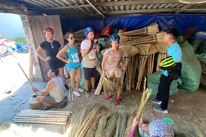 Hanoi Bicycle Tours: Half Day Bicycle Tours Hanoi Countryside - Lunch in a local Hanoi restaurant