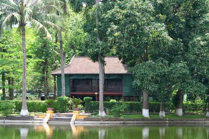 Hanoi City Half Day Private Tour: Hidden Corners & Train Street - Long Bien Bridge, engineering and memory