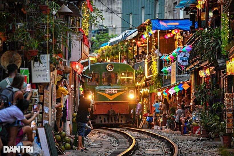 Hanoi City Half Day - The City Contains Cultural Beauty - Private tour or group tour?