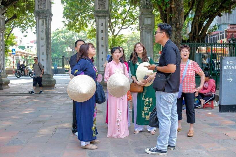 Hanoi: City Highlights Tour with Train Street & Hidden Gems - Hoan Kiem Lake and the Old Quarter