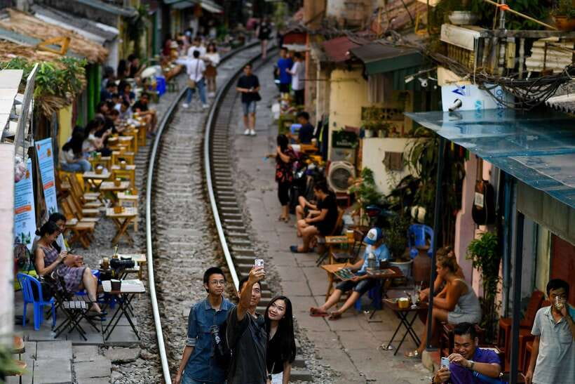 Hanoi: City Highlights Tour with Train Street & Hidden Gems - Ho Chi Minh Mausoleum and Ba Dinh Square