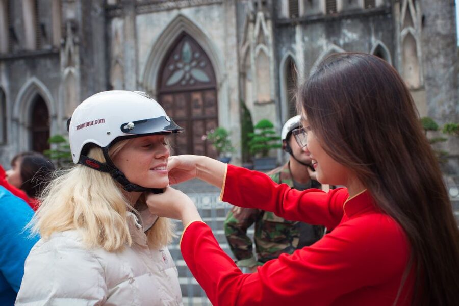 Hanoi: City Sightseeing Motorbike Tour - Egg coffee, pho, and the included meal
