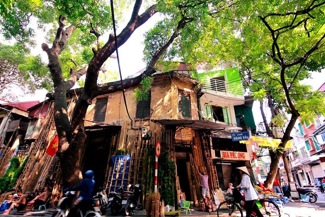 HANOI CULTURAL DISCOVERY TOUR ( "5 in 1" 4 hours - Special Package!) - Phung Hung Mural Street and the áo dài session