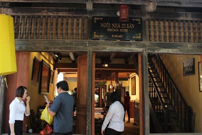 HANOI CULTURAL DISCOVERY TOUR ( "5 in 1" 4 hours - Special Package!) - Three or four stops for Hanoi street food