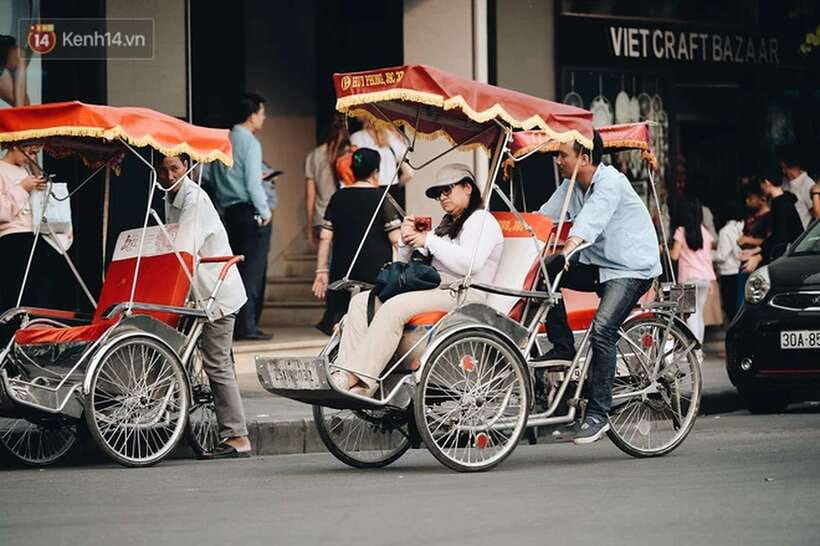 Hanoi: Cyclo the Old Quarter and Egg Coffee Tour - Seeing Hanoi from a cyclo seat