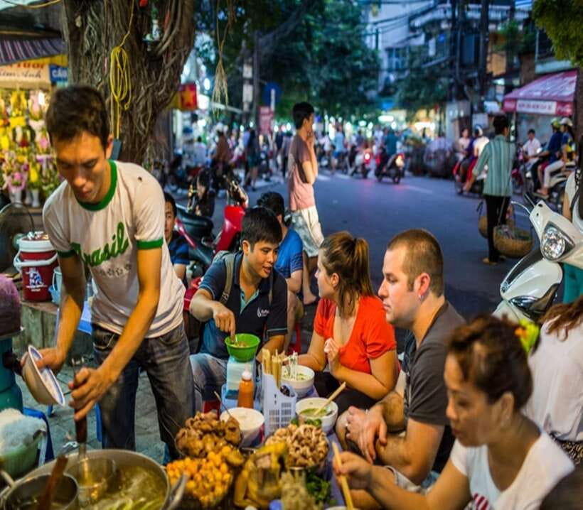 Hanoi: Eat Like a Local Small Group Street Food Tour - The savory tour: pho, bún chả, and rice rolls