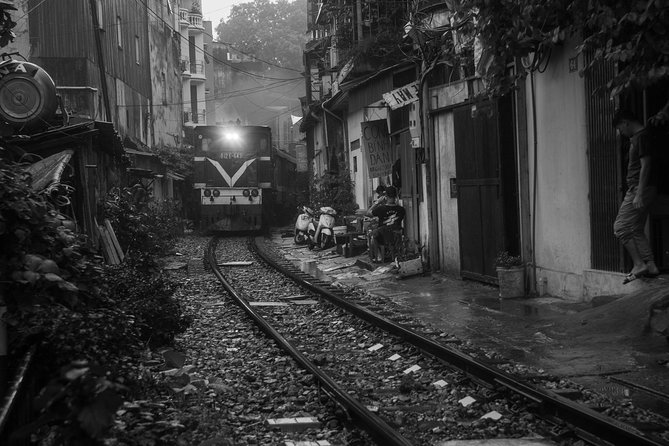 Hanoi Explorer Photo Tour - Why the early morning makes this Hanoi tour work