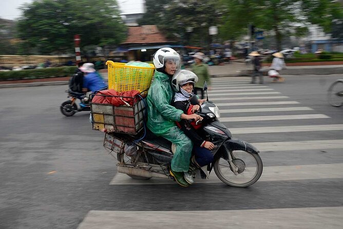 Hanoi Explorer Photo Tour - Markets and backstreets: the most authentic photo practice