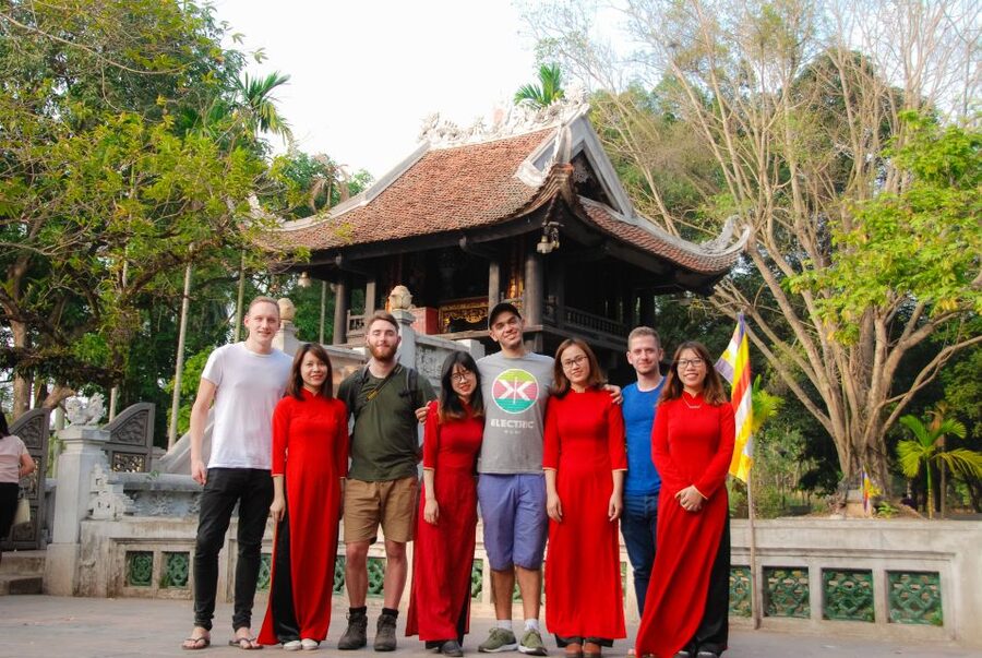 Hanoi: Full-Day City Tour and Water Puppet Show - One Pillar Pagoda and a note on religious sites