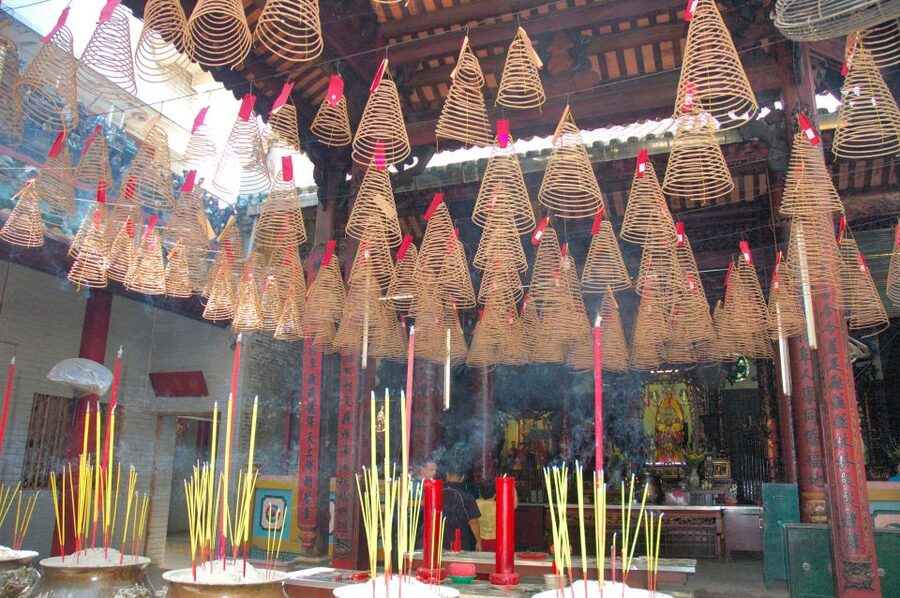 Hanoi: Full-Day City Tour with Lunch and Optional Extras - Hoa Lo Prison and the Hanoi Hilton