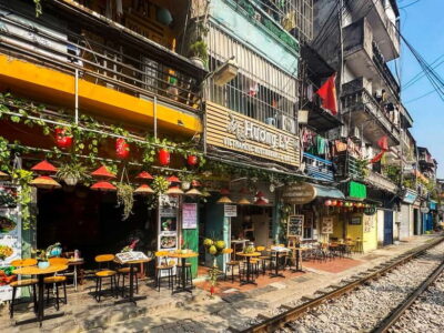 Guided Food Tour with Train Street Visit