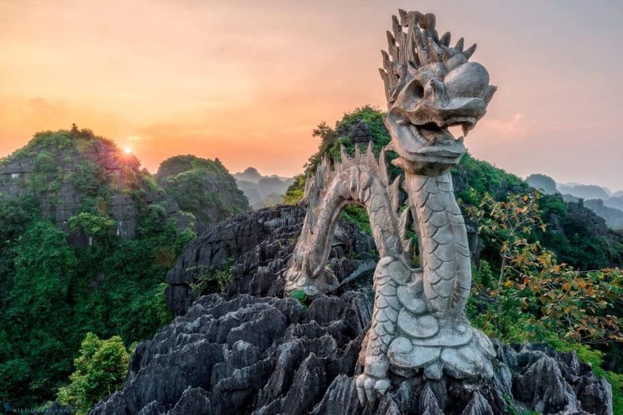 Hanoi: Guided Full-Day Hoa Lu, Trang An and Mua Cave Tour - A short bicycle ride through village life