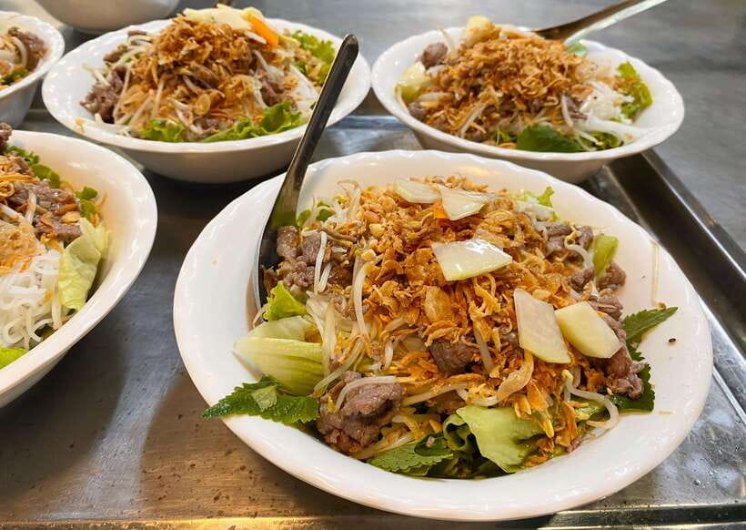 Hanoi: Guided Street Food Tour with Train Street Experience - Key points at a glance