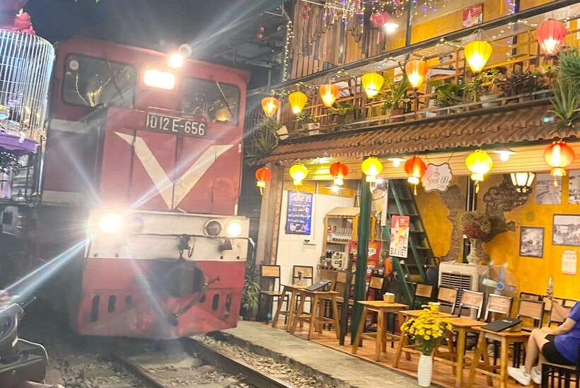 Hanoi: Guided Street Food Tour with Train Street Experience - Banh cuon, banh xeo, and the first tastes