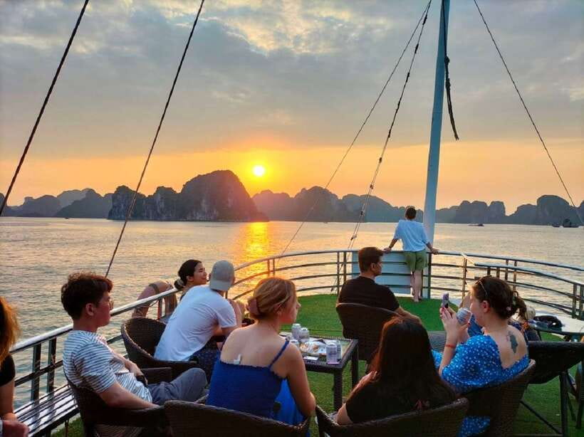 Hanoi: Ha Long Bay Day Cruise - Swimming, Meal, Kayaking - Luon Cave by kayak or bamboo boat