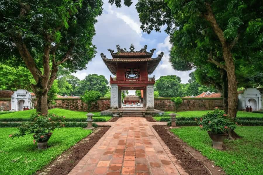 Hanoi: Half-Day City Tour with Thang Long Water Puppet Show - Guide quality, transport, and the price question