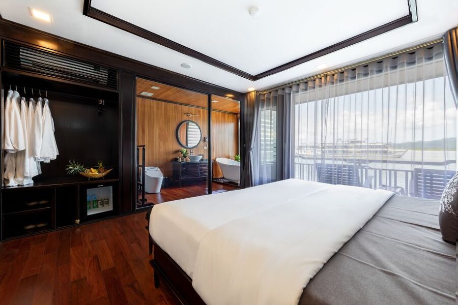 Hanoi: Halong Bay 2-Day 5-Star Balcony Cruise & Bathtub - What the $162 price really covers