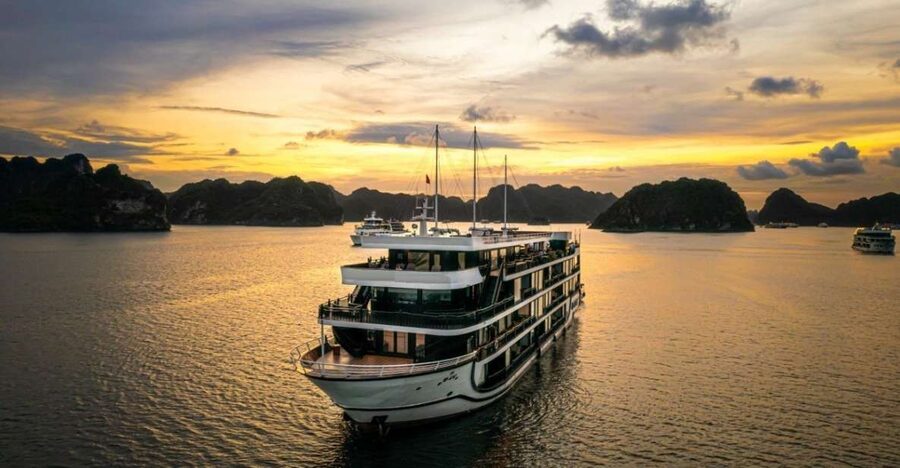 Hanoi: Halong Bay 2-Day 5-Star Balcony Cruise & Bathtub - Hanoi pickup and the road to Tuan Chau