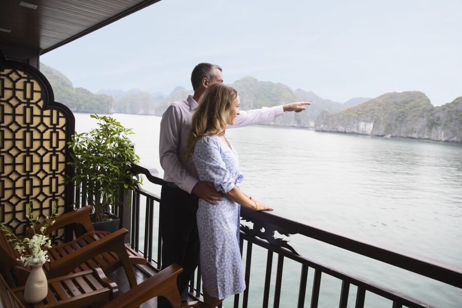 Hanoi: Halong Bay 2-Day 5-Star Balcony Cruise & Bathtub - Tra Bau and the quieter side of Lan Ha Bay
