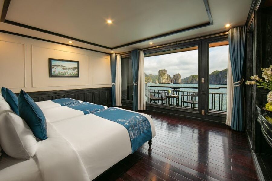 Hanoi: Halong Bay 2-Day 5-Star Balcony Cruise & Bathtub - Sunset, cooking, and dinner onboard