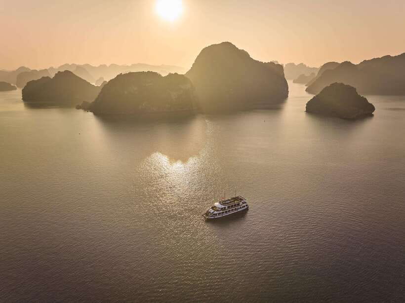 Hanoi: Halong Bay Cruise, Amazing Cave, Titov Island & Kayak - Key points to know before booking