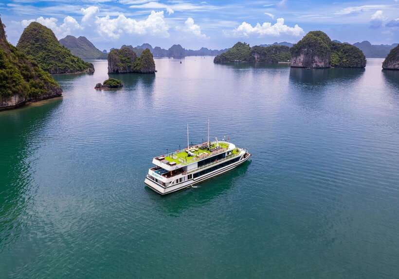 Hanoi: Halong Bay Cruise, Amazing Cave, Titov Island & Kayak - What this Halong Bay day trip is really like