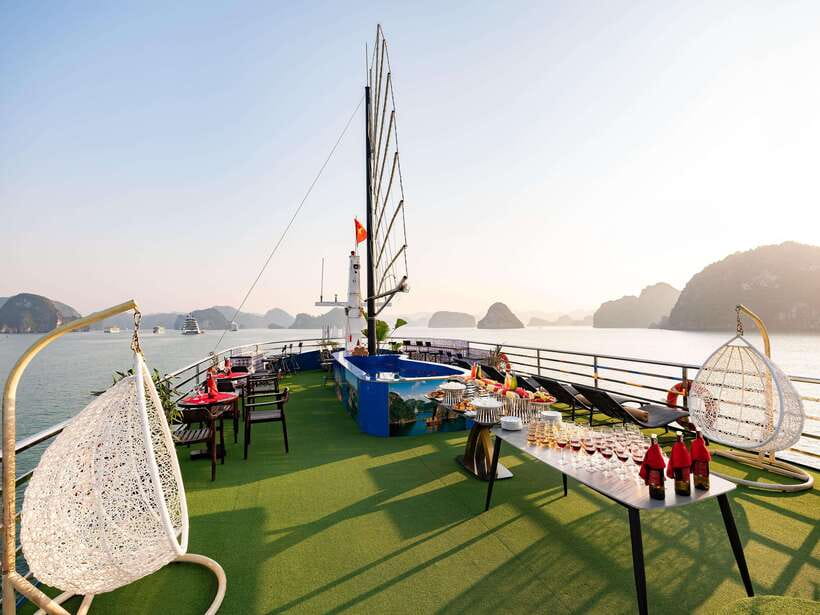 Hanoi: Halong Bay Cruise, Amazing Cave, Titov Island & Kayak - Sung Sot Cave, Halong Bay’s grand showpiece