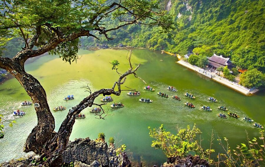 Hanoi: Hoa Lu, Trang An, and Mua Cave Full-Day Trip - Cycling through a traditional village