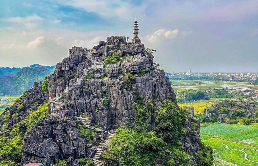Hanoi: Hoa Lu, Trang An, and Mua Cave Full-Day Trip - Mua Cave and the climb to Tam Coc views