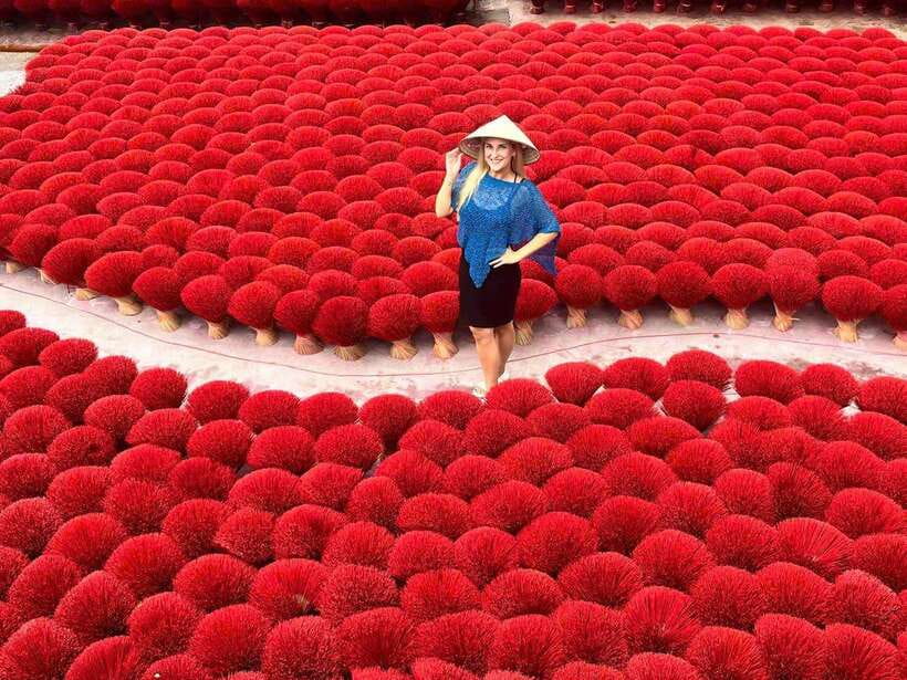 Hanoi: Incense Village, Hat, and Lacquer Artisanal Tour - Guides, transport, and the human touch