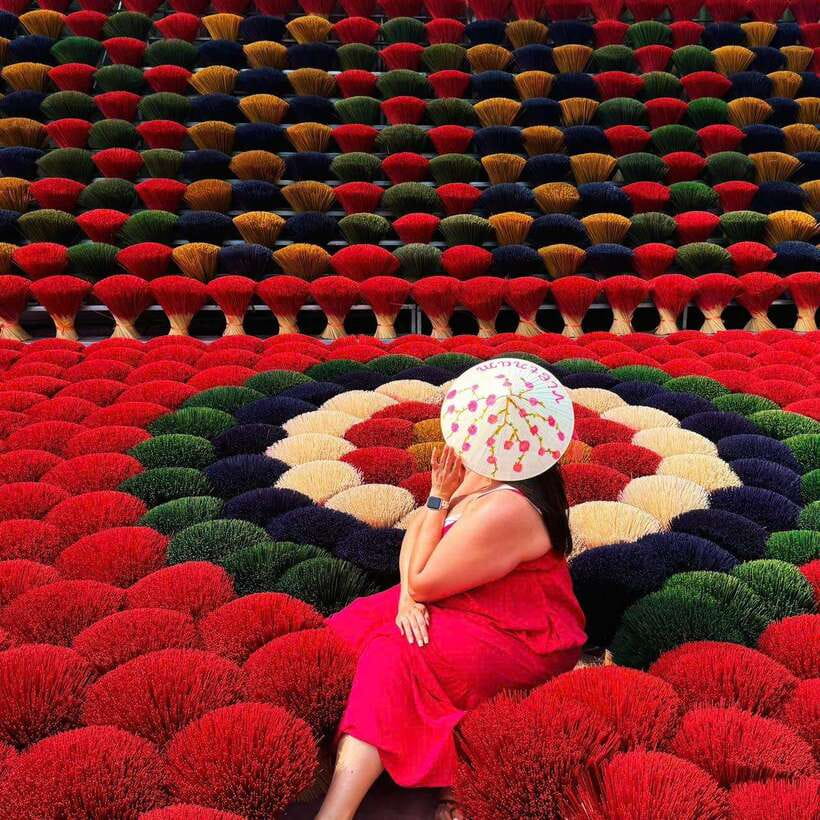 Hanoi: Incense Village, Hat, and Lacquer Artisanal Tour - Chuong Village and the conical hat workshop