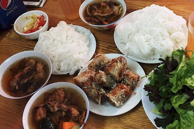 HANOI INCREDIBLE STREET FOODIE TOUR (Enjoy traditional Cuisine as the local) - Crossing Hanoi’s traffic with a local guide