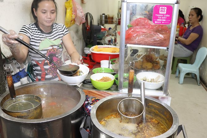 HANOI INCREDIBLE STREET FOODIE TOUR (Enjoy traditional Cuisine as the local) - The guides shape the experience