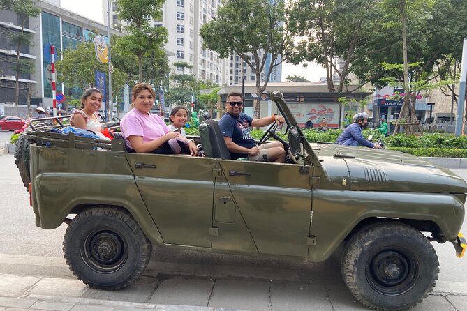 Hanoi Jeep Tour: City Highlights, Train St & Hidden Gems - Lunch in the Old Quarter