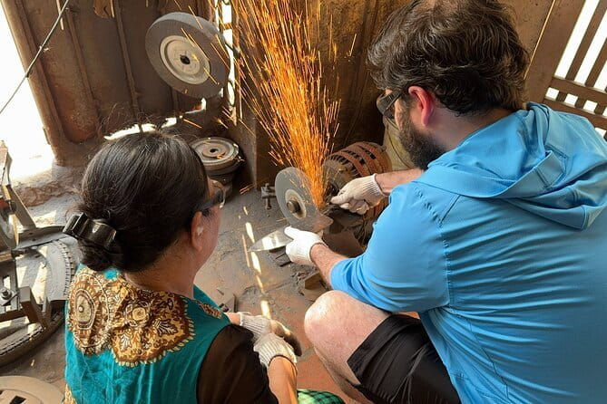 Hanoi Knife-Making Class:Join the Legacy in Blacksmith's Workshop - Da Sy, where blacksmithing is part of daily life