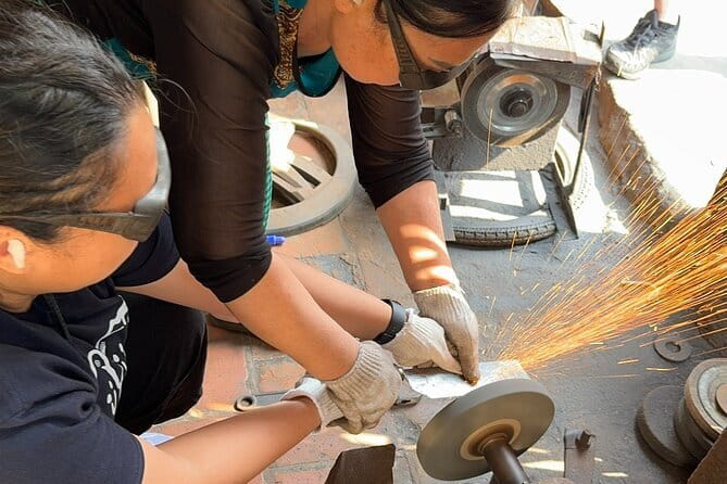 Hanoi Knife-Making Class:Join the Legacy in Blacksmith's Workshop - Hydraulic shaping and the hard work between stages