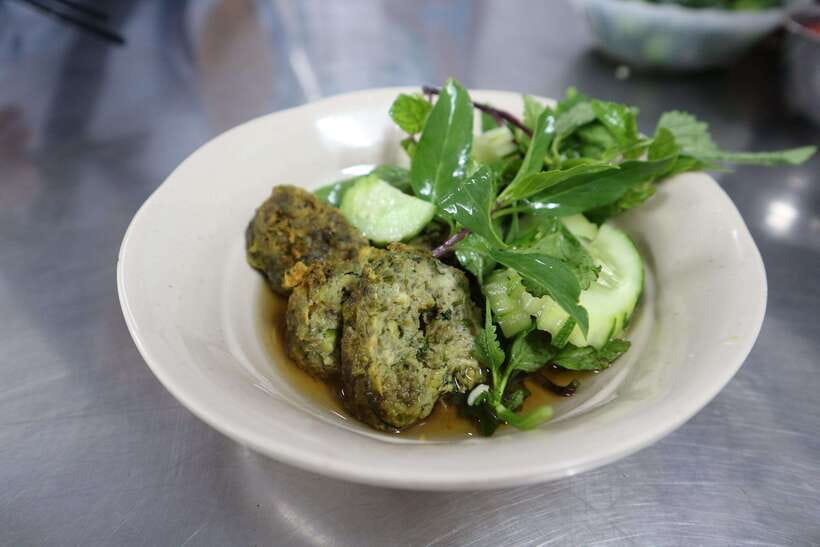 Hanoi: Michelin Guide Street Food Walking Tour - How much food do you really get?