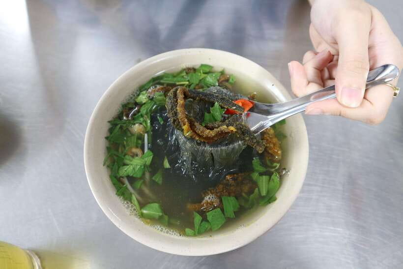 Hanoi: Michelin Guide Street Food Walking Tour - The guide is a major part of the experience