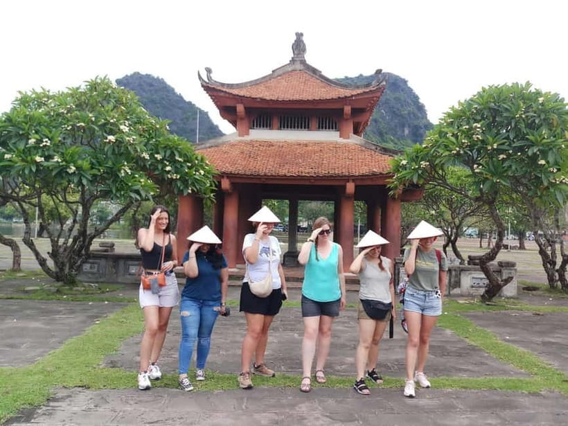 Hanoi/Ninh Binh: 1-Day Tam Coc/Trang An, Hoa Lu & Mua Caves - What the $45 price really covers