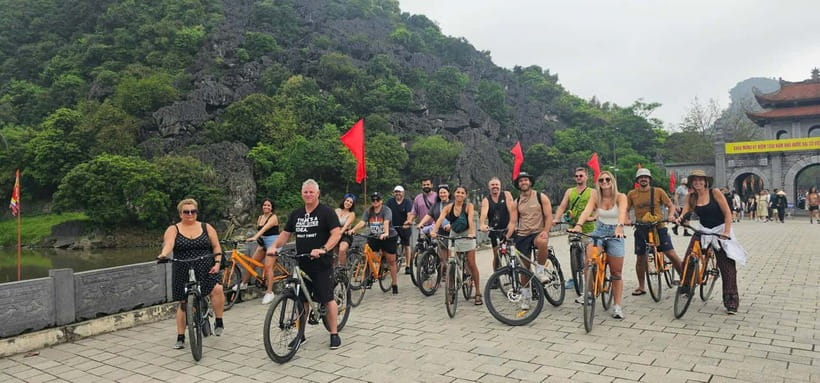 Hanoi: Ninh Binh, Bai Dinh/Hoa Lu, Trang An, & Mua Cave Tour - Mua Cave and the 500-step climb